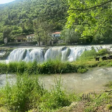 River 公寓